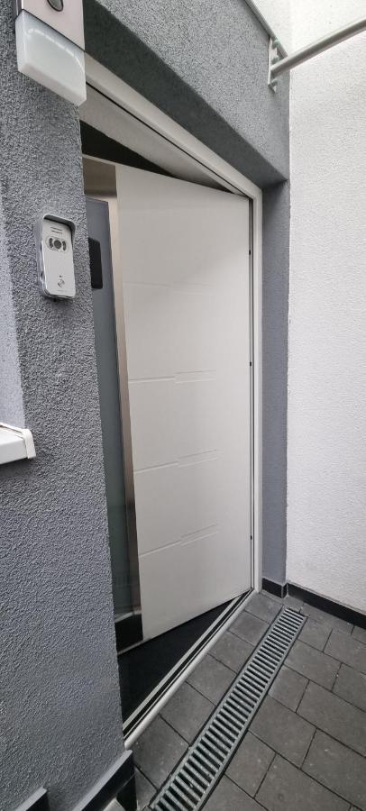 New Modern Selfcheckin Publicfreeparking Highspeed Wifi Kingsizebed Apartment Баден-Баден Екстериор снимка